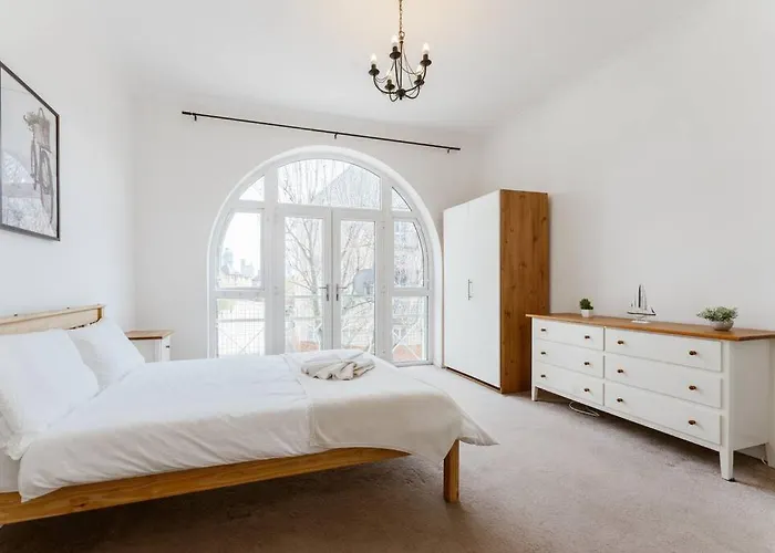 Spacious Ensuite Room Near Top Tourist Attractions