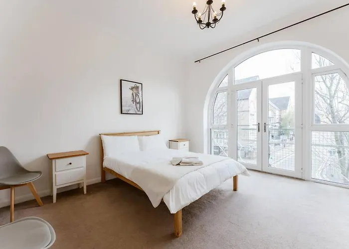 Spacious Ensuite Room Near Top Tourist Attractions